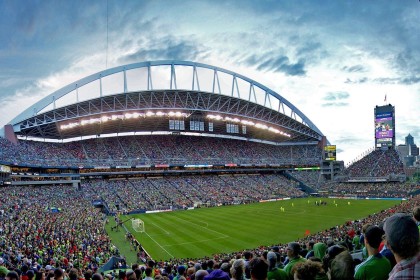 洛城双雄格局生变，湖人展露冠军底蕴 林书豪融入快艇体系获平等机遇