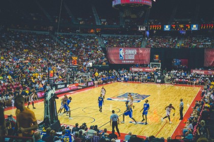 女篮绝境展雄风 六罚定乾坤边线铸胜局 力克强敌澳大利亚昂首挺进八强