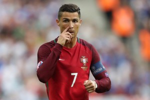 TA评曼联国脚表现，卡塞米罗状态下滑引担忧，红魔中场重组迫在眉睫