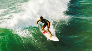 毕尔巴鄂球迷看台震撼一幕，声援巴勒斯坦横幅传递我们与你们同在的信念