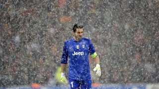 皇家奥维耶多主场激战莱万特，拜利领衔防线，龙东冲锋，马修-瑞安关键扑救定乾坤